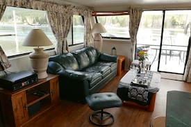 Balfour Boat Rental | Kootenay (Stationary) Houseboat Rental