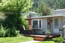 Deadwood Bed & Breakfast | Backyard Cottage B&B