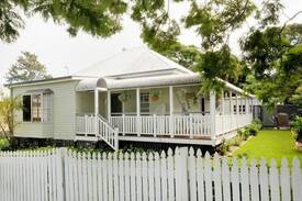 North Toowoomba House | Queenslander, close to town, queen bed & pool
