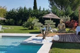 Bedarrides House | "Un gîte en Provence"4* piscine chauffée & jacuzzi