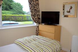 Castlecary House | Comfortable Room In Luxury house with Hot Tub