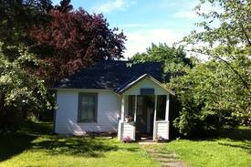 Proctor Cabin | Kootenay Lake Front Cottage Pets Welcome