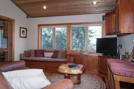 Alpine Meadows Apartment | Lake Tahoe/Alpine Rental w/hot tub