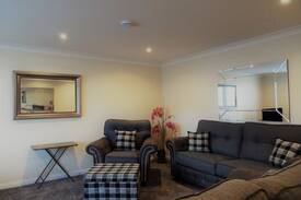 Leven House | Sahara Park - PET FRIENDLY