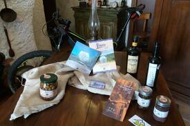 Lucinasco Bed & Breakfast | Camera rocchetta nel verde degli ulivi taggiasca