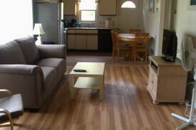 Eastward Look House | 5 Minute walk to Scarborough beach