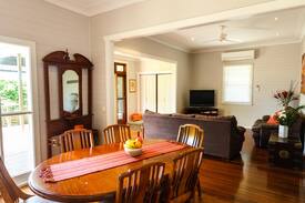 Ballina House | Ballina Holiday Cottages / Macnicol Cottage