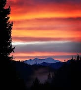 Oakridge House | HillsCreek Hideaway- Romantic couples' destination