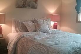 Orchard District House | Midtown Manor Room 2