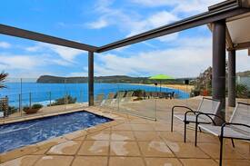 Copacabana House | Point Break Beach House : Beach Front 8 Adults Max