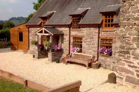 Brecon Cabin | Chocolate Box Cottage in heart of Brecon Beacons