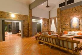 Healey Lane House | HLS - Silverburn Cottage Apartment