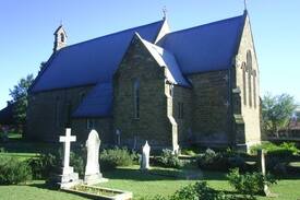 Riversdale Apartment | Shepherds Inn @ Die Kwekery & Dam Restaurant