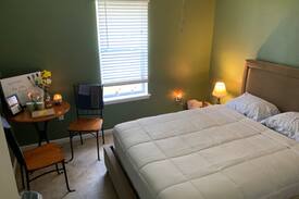 DeRidder Bed & Breakfast | Cute Bed & Breakfast Home! (Newly renovated!)