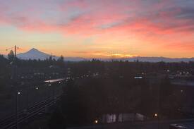 Gresham Apartment | Mt hood sunrise blue room