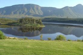 Riversdale Apartment | Shepherds Inn @ Die Kwekery & Dam Restaurant