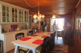 White Lake House | Renovated White Lake bungalow-dbl