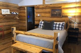 Walden Cabin | Never Summer Cabin Mansker Station