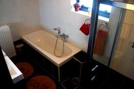 Almere Stad Bed & Breakfast | 1-4 ROOMS voor familie en groepen.. 6 pers. ROOM1