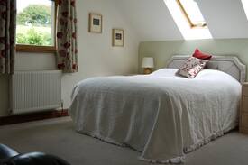 Pont-ar-gothi House | Rural, large room & complimentary light breakfast