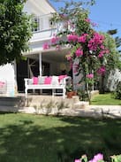 Alacati House | Lovely family SUMMER HOUSE with garden near beach