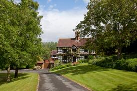 Broadwas House | Baston Hall. Newly Rennovated 5*. Sleeps 14