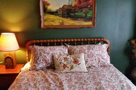 Redfield Bed & Breakfast | Pheasant Room-Edelweiss Inn