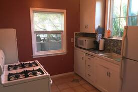 Magnolia Park House | Private Burbank Bungalow Guesthouse