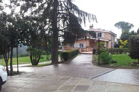 Riano Bed & Breakfast | Rome - Villa in beautiful park oliv