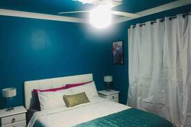Coombabah House | Beautiful Clean Private Room - Free WIFI