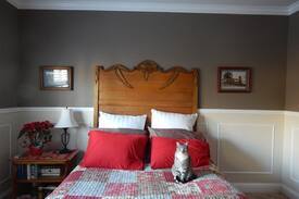 Windsor House | Wine country room
