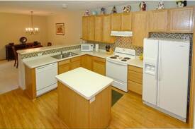Maplewood House | Cute and Clean Townhome Near StPaul