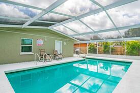 Sarasota Springs House | Modern! Spacious 3 bedroom Vacation Rental Home