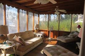White Lake House | Renovated White Lake bungalow-dbl