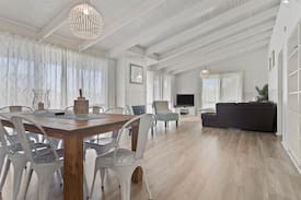 Rye House | Seaesta Rye - Just Relax by the Pool