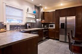 Brooklyn House | Exquisite Modern Spacious 2+ Bedroom/Bath Flat