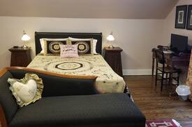 Holly Springs House | The East Room in Holly Springs near Oxford
