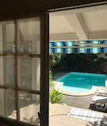Cap Champagne Villa | Villa de charme avec piscine, en bord de mer.