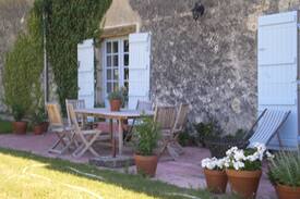 Poudenas Bed & Breakfast | Cottage on Gascon country estate