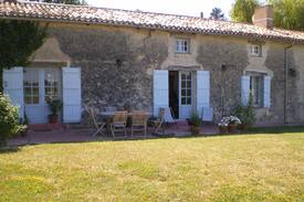 Poudenas Bed & Breakfast | Cottage on Gascon country estate