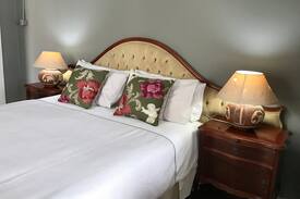 Quigney Beach Bed & Breakfast | The Caxton Lodge @ Quigney Beach