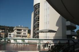 L'Estartit Apartment | Large terraced holiday apartment + WIFI
