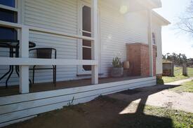 Maffra Cabin | - Hillside Cottage - Amazing Views
