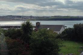 Portrush House | Skipper's Seaside Retreat. Pet Friendly. Portrush