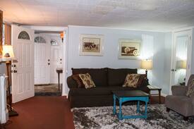 Esplanade Ridge Apartment | Esplanade, FQ, City Park w/ Swimming Pool