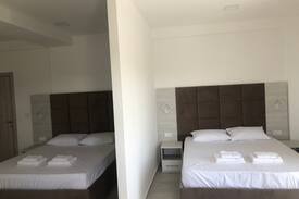 Bregvija House | Twin Room - CAPITAL ROOMS