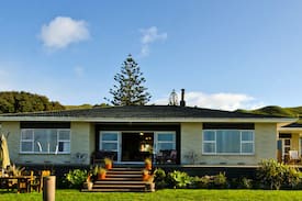 Porangahau House | Porangahau Beach House with mesmerising sea views!