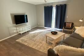 Lincoln House | Renovated, 3-bedrooms, pet-friendly, south lincoln