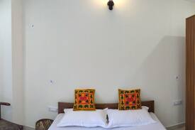 Bemloi House | Shimla Gypsy (Deodar Room)
