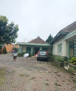 Karanganyar House | Penginapan wisma anugrah tawangmangu. Rumah depan